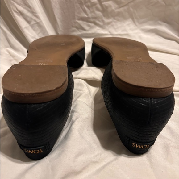 9.5 women’s Toms - Picture 5 of 5